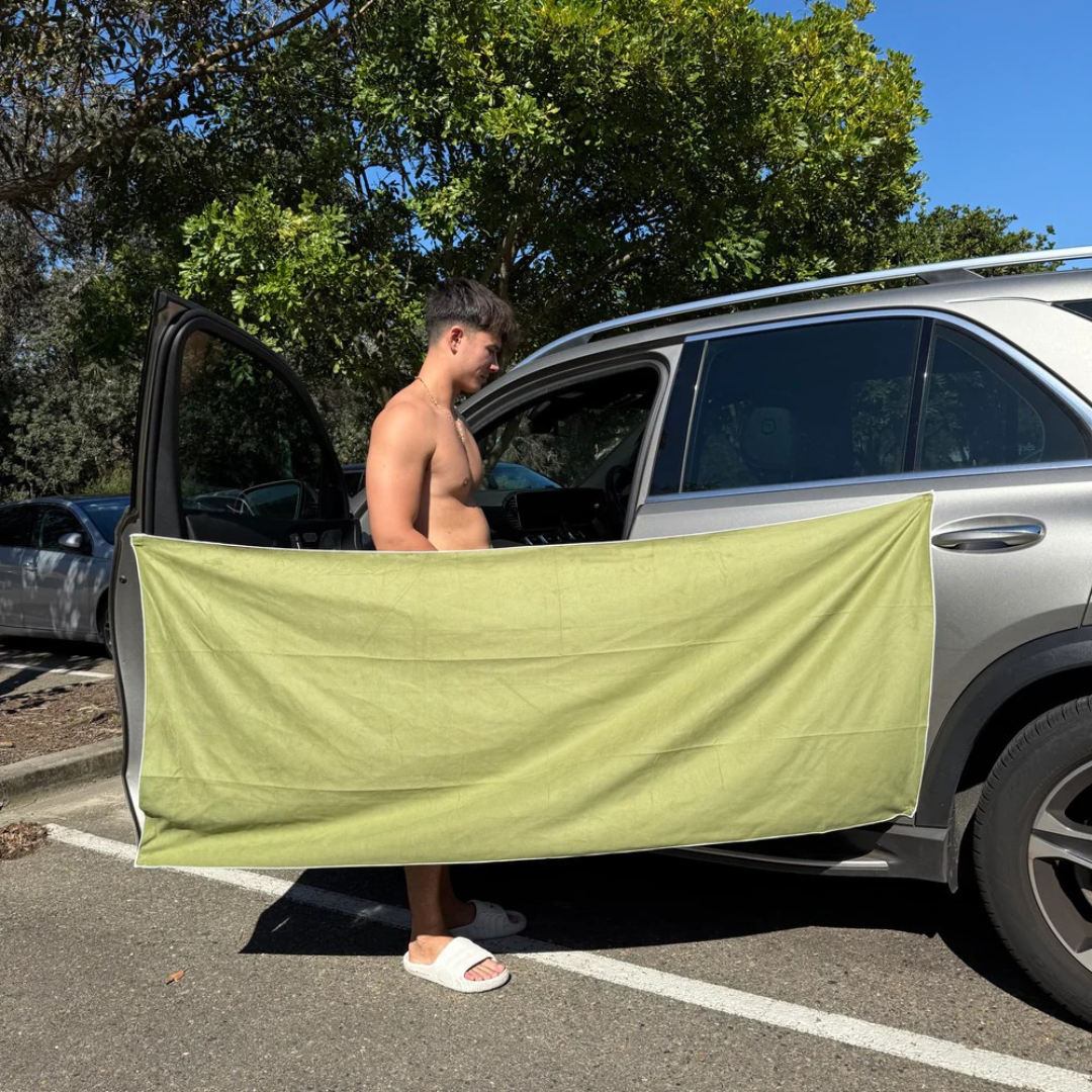 Portable magnetic multi-purpose bath towel